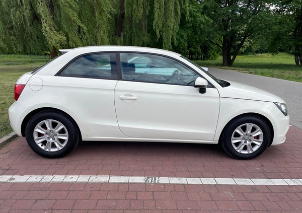 Audi A1 cena 25900 przebieg: 152719, rok produkcji 2011 z Tarnobrzeg małe 301